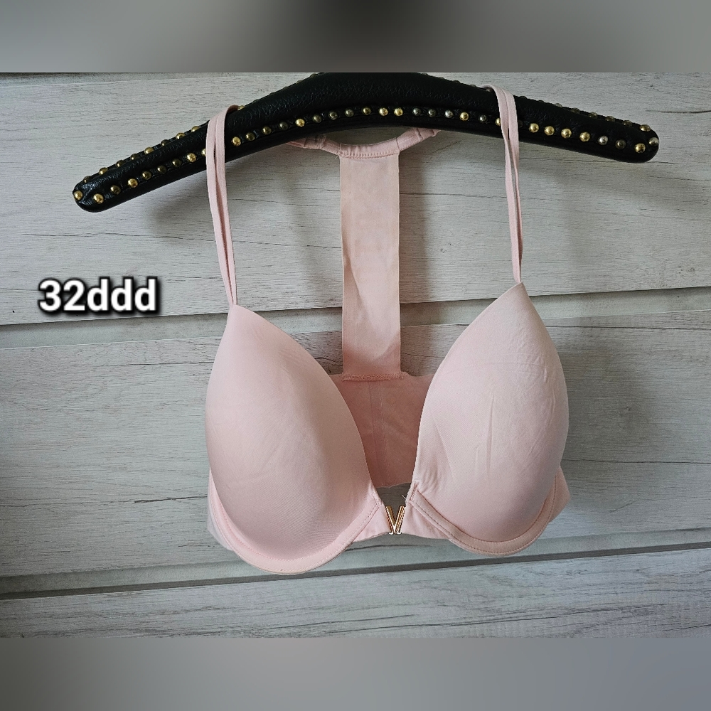 Light pink bra Victoria secret v clasp